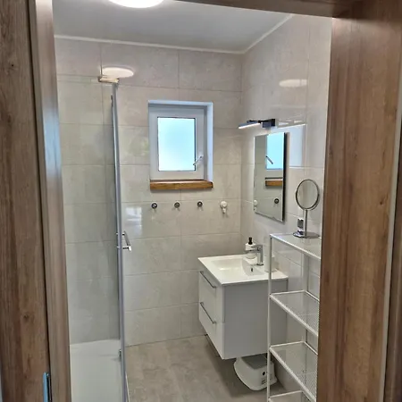 Casa de Férias 9azaliowa - Caloroczne W Debinie