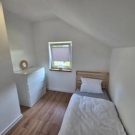 Casa de Férias 9azaliowa - Caloroczne W Debinie *